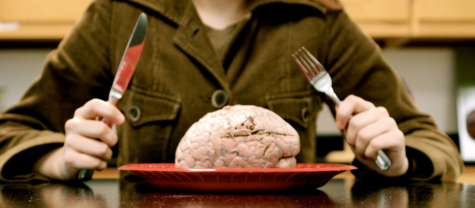 Что будет если съесть мозг. Выедать мозг чайной ложечкой.